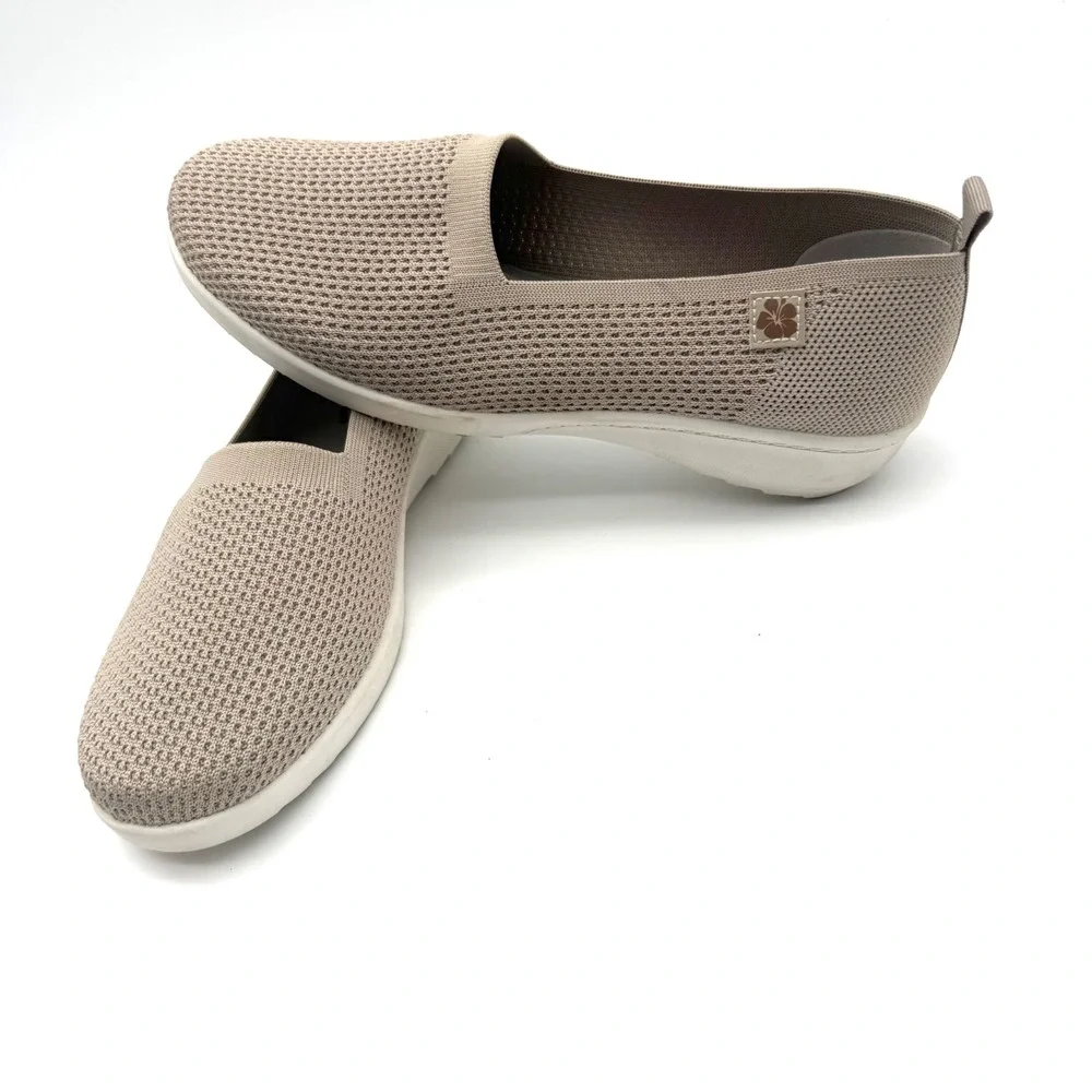 Tommy Bahama Women's Size 10 Knit Slip On Flats Beige Lightweight Comfort Shoes